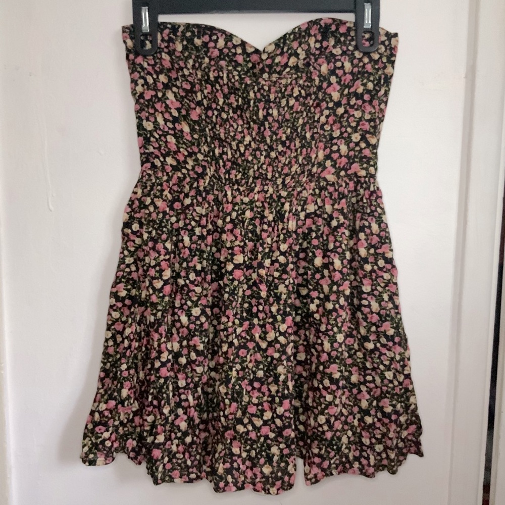 strapless floral dress 🌸